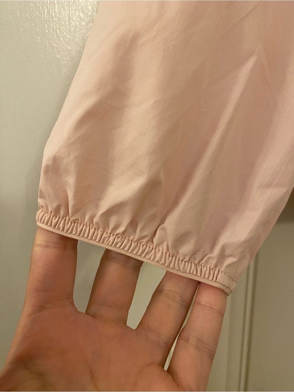NWT Uniqlo Medium Pale Pink Pocketable UV Protection Hooded Parka Windbreaker - Picture 3 of 7